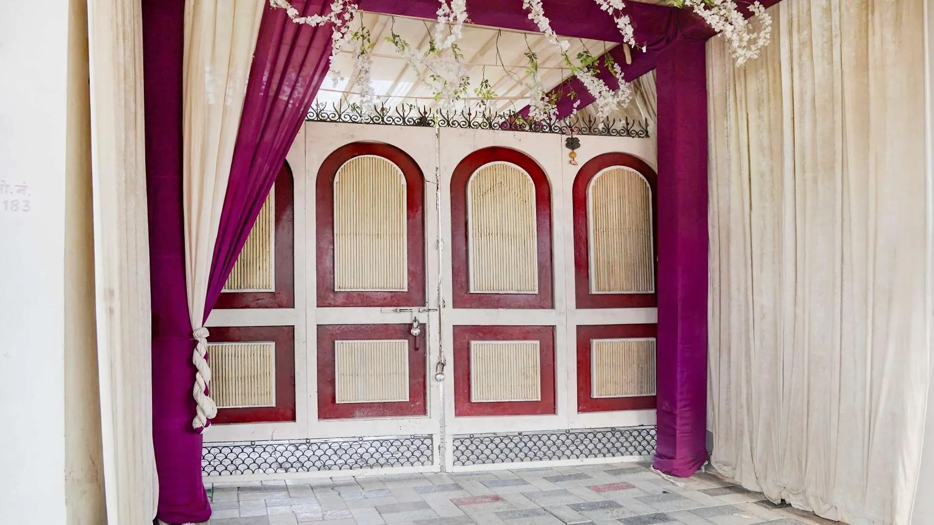 Hotel Collection O Tisaura Varanasi